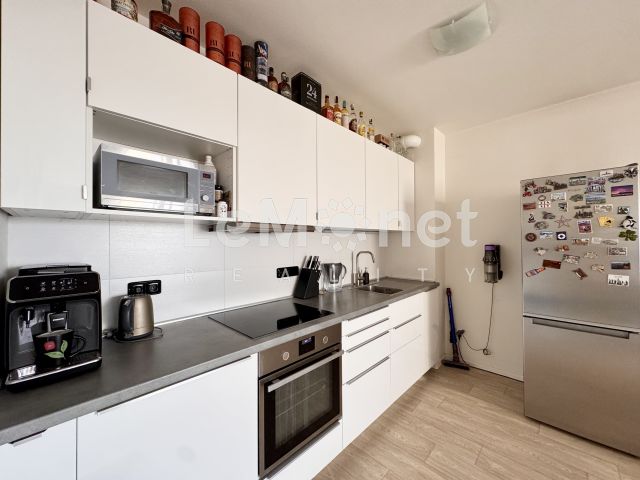 Pronájem bytu 1+kk s balkonem a parkovacím stáním, ulice Bělohorská Brno - Juliánov