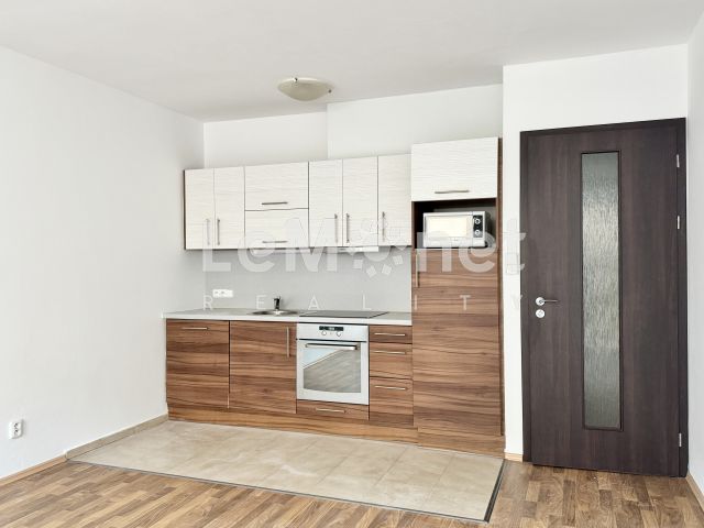 Pronájem bytu 2+kk se šatnou a balkonem, vyhrazené parkovací stání, Brno-Žabovřesky, ulice Kovařovicova